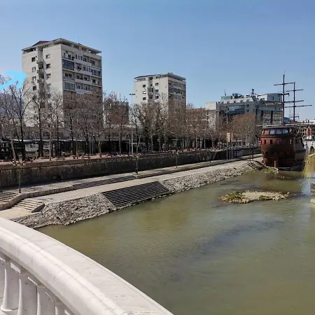 Calla: Modern In Center With Secure Parking Apartment Skopje